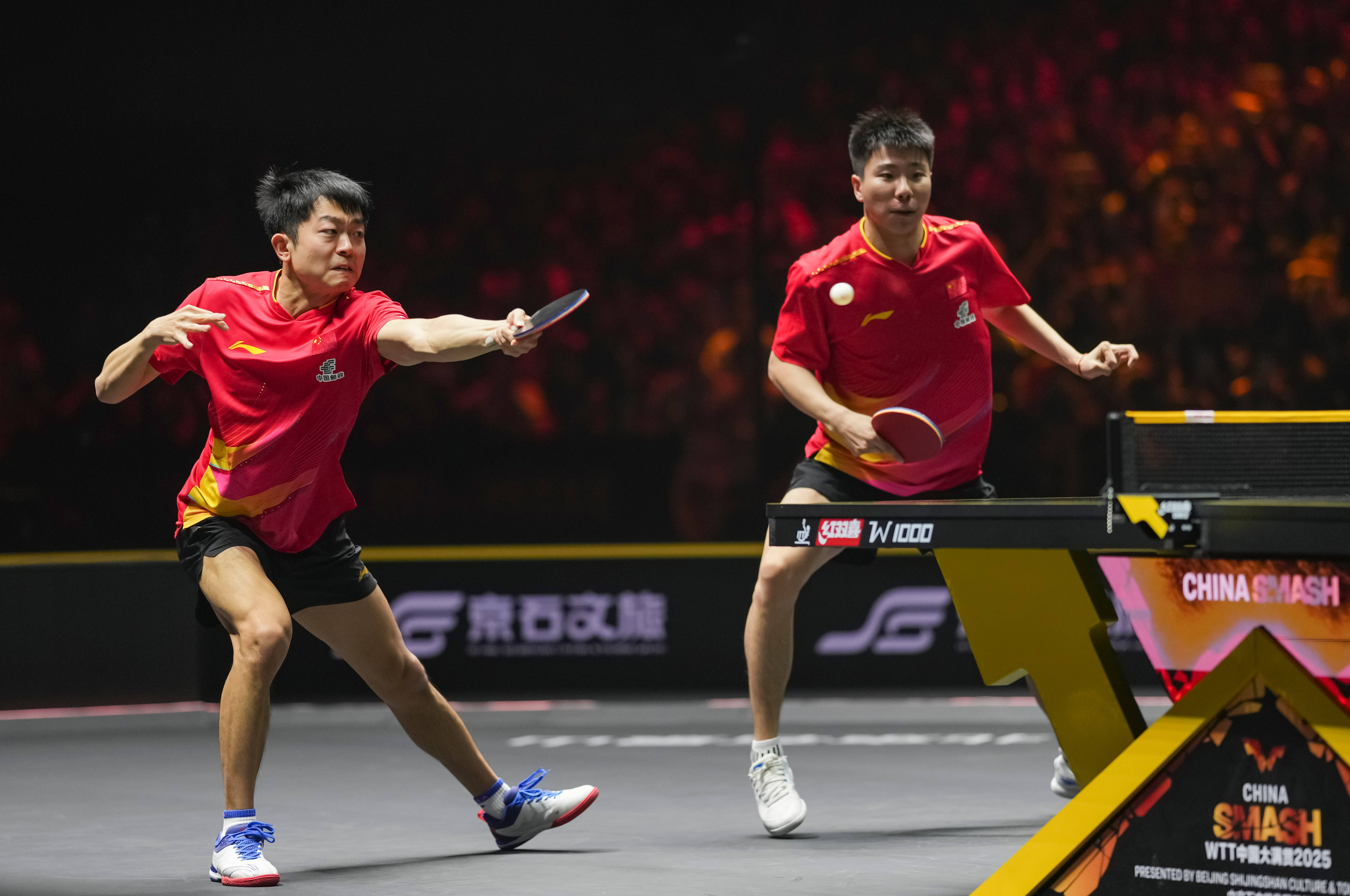 (体育)乒乓球——WTT中国大满贯赛:林诗栋/王楚钦晋级男双四强