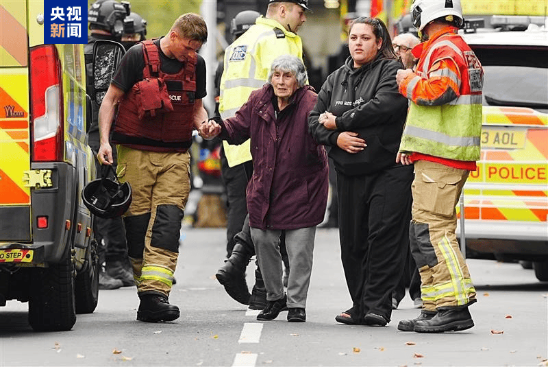 英警方：曼彻斯特持刀袭击为“恐怖主义事件”<strong></p>
<p>切原油</strong>，已致3人死亡！英国国王发表声明，首相：深感震惊