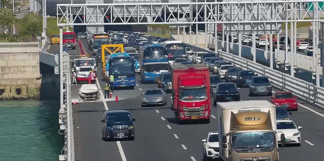 粤B·97821D、粤Z·AG85澳、粤T·91736<strong></p>
<p>石油原油图片</strong>,你们被拍下来了!