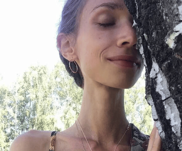 坚持只吃水果8年<strong></p>
<p>石油原油图片</strong>,27岁波兰女子巴厘岛酒店去世:体重仅22公斤,指甲变黄牙齿腐烂