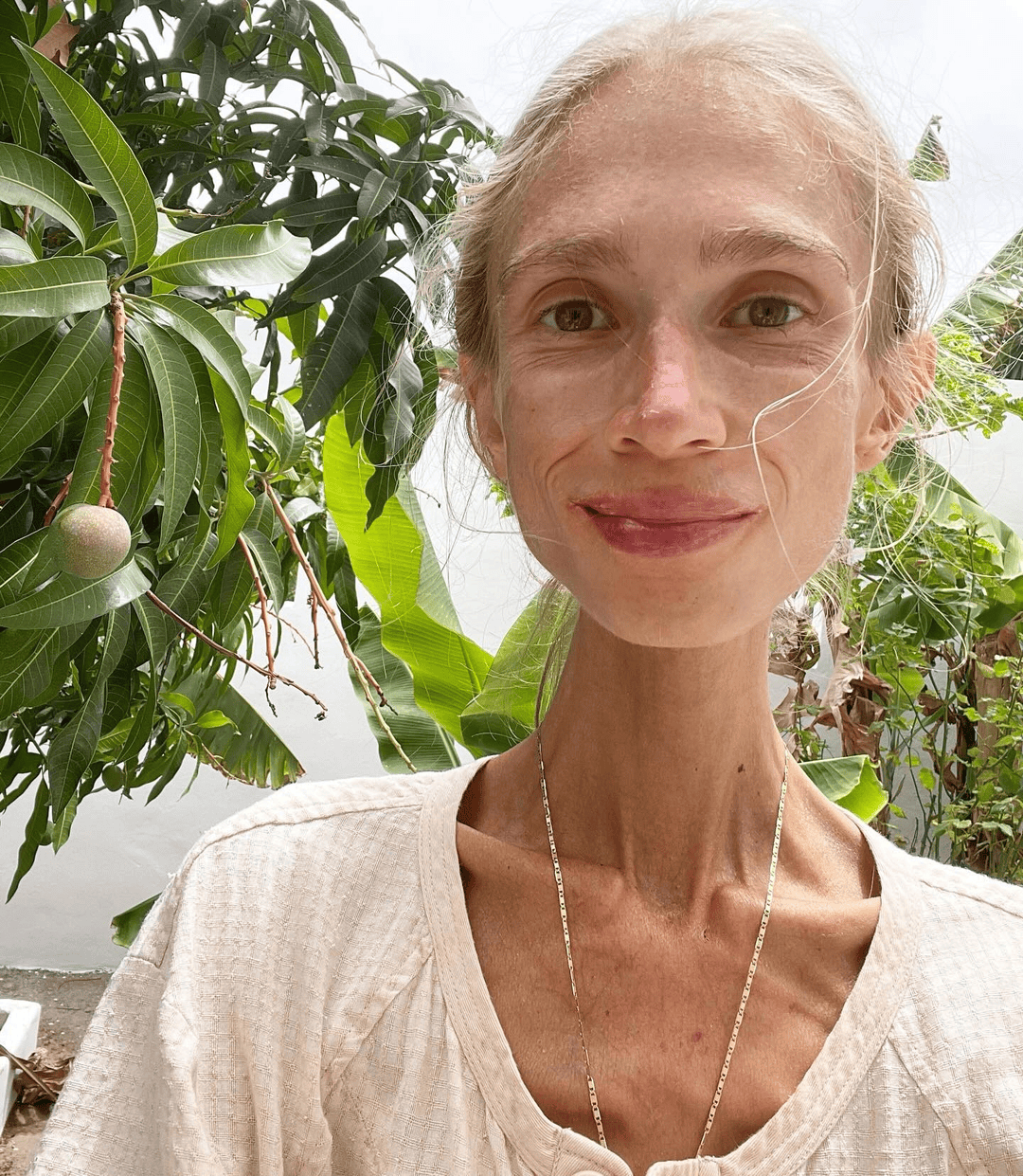 坚持只吃水果8年<strong></p>
<p>石油原油图片</strong>,27岁波兰女子巴厘岛酒店去世:体重仅22公斤,指甲变黄牙齿腐烂