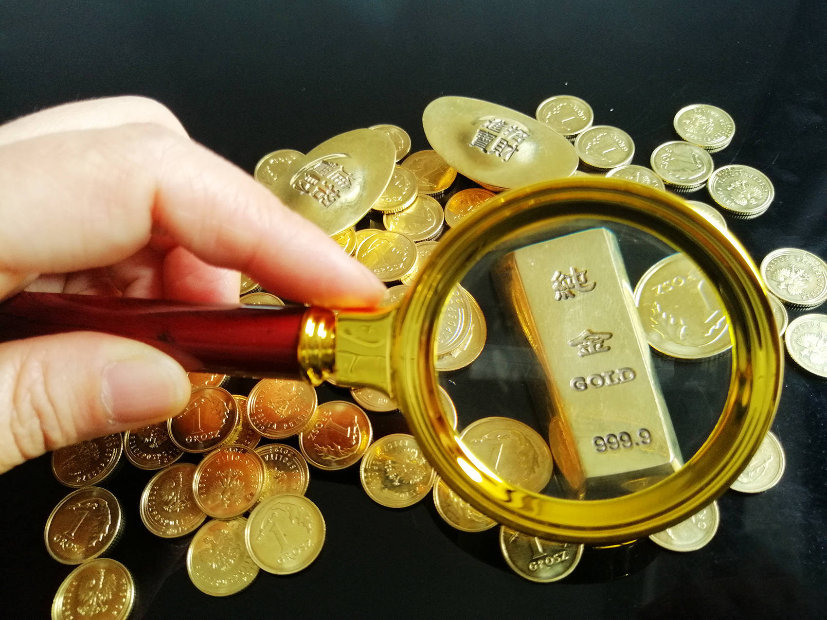 国际金价<strong></p>
<p>石油原油图片</strong>，再创历史新高！消费者：从今年年中一直观望到十一，没想到越等越贵！机构：仍上涨空间