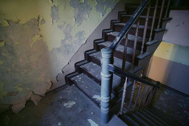 没人住的房子<strong></p>
<p>石油原油图片</strong>，为什么会“老”得特别快？