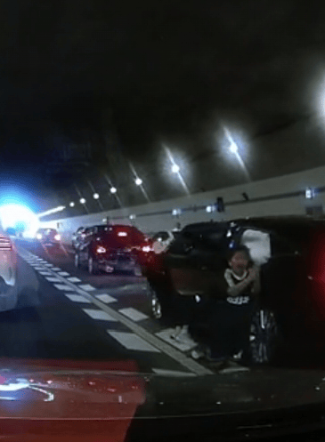 广州一男孩跪地拦车救母感动全网<strong></p>
<p>石油原油图片</strong>,妈妈回应:哭着看完视频,“没有想到孩子这么爱我”