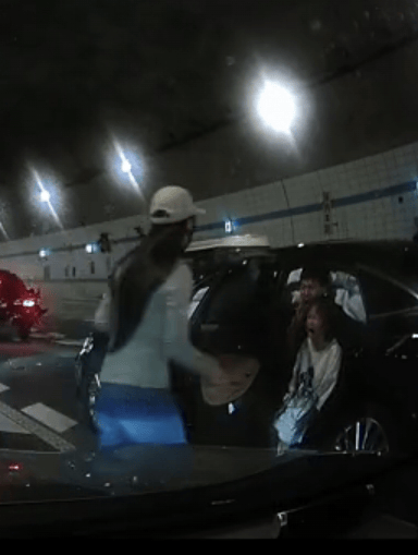 广州一男孩跪地拦车救母感动全网<strong></p>
<p>石油原油图片</strong>,妈妈回应:哭着看完视频,“没有想到孩子这么爱我”