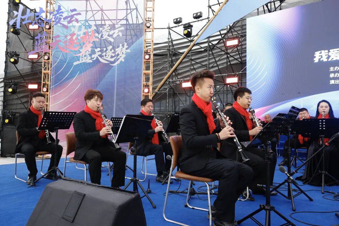 DNA彻底动了！全场跟唱<strong></p>
<p>石油原油图片</strong>，这氛围太顶了！