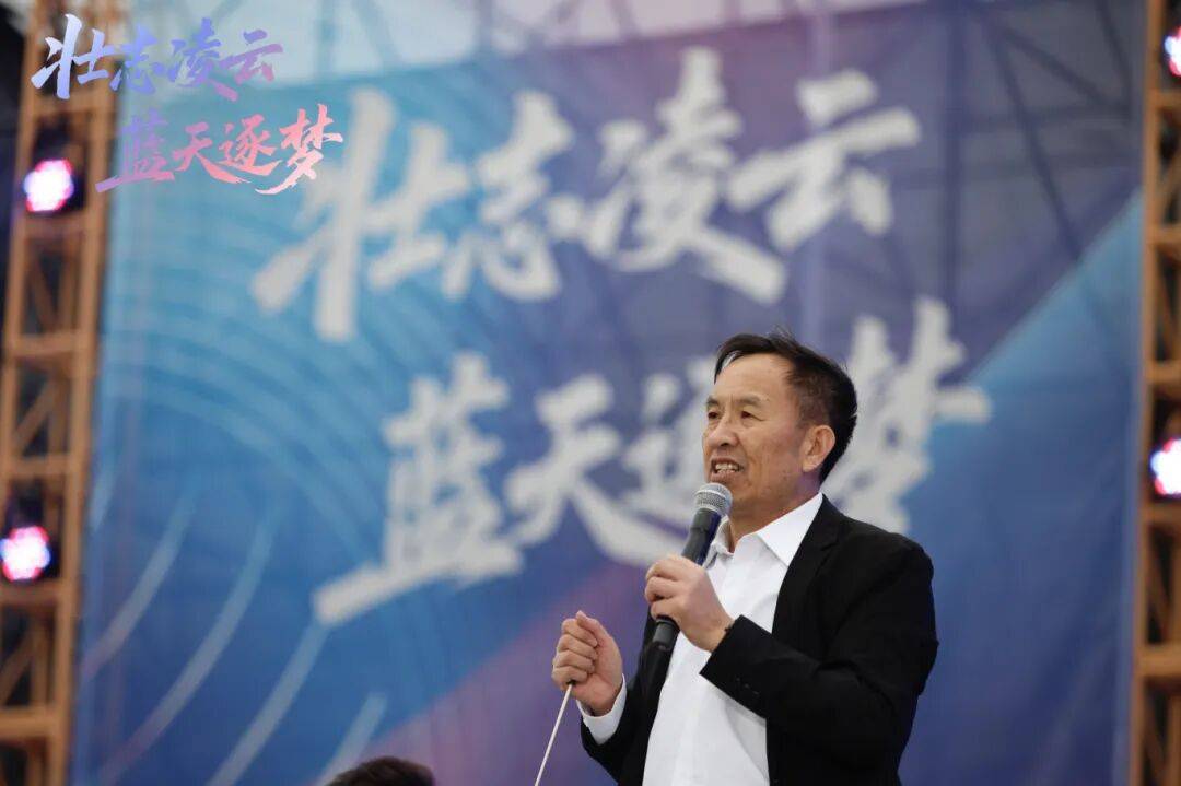 DNA彻底动了！全场跟唱<strong></p>
<p>石油原油图片</strong>，这氛围太顶了！