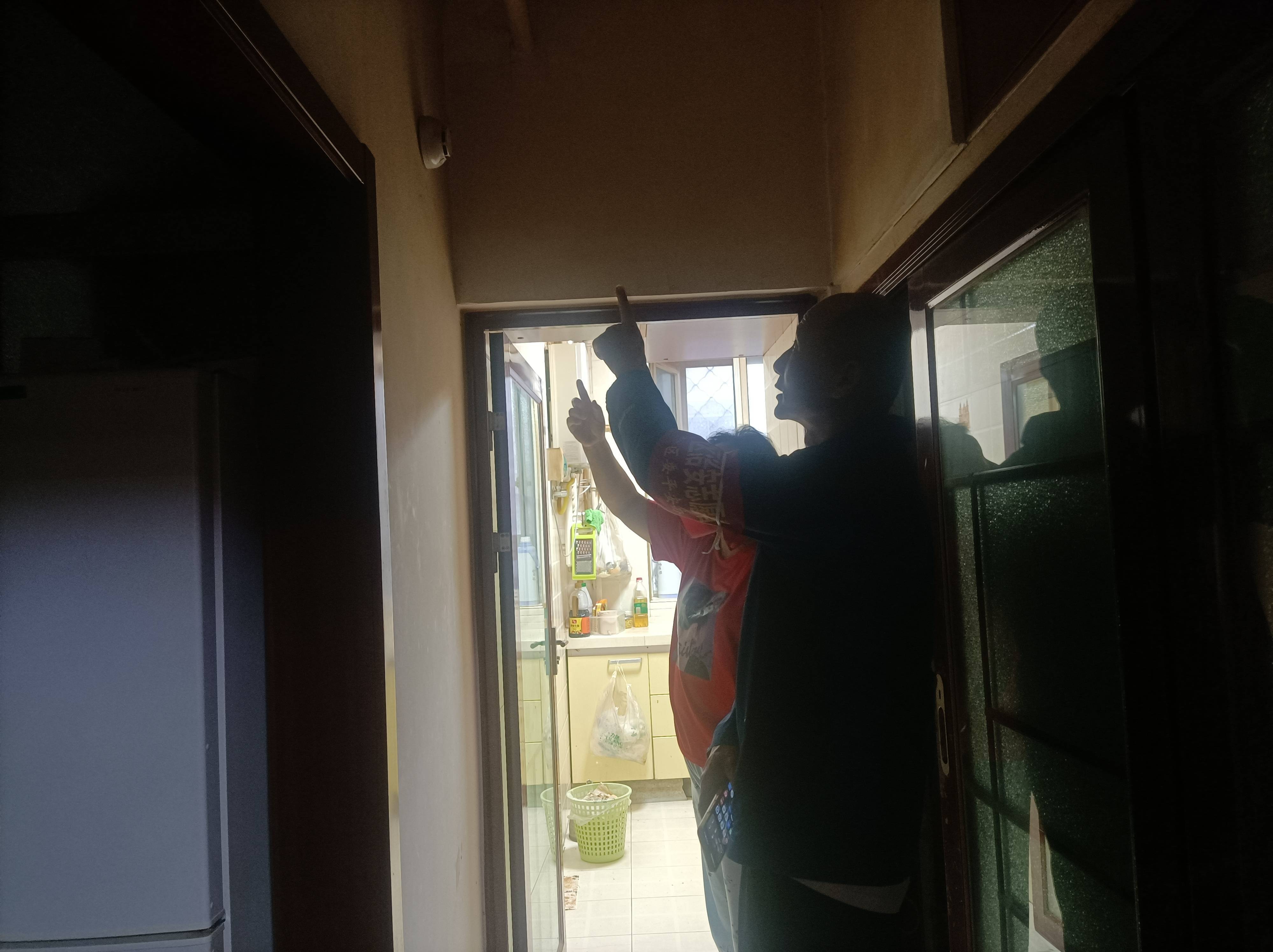 九旬老人卧床吸烟凌晨引发火灾<strong></p>
<p>石油原油图片</strong>,烟感报警及时提醒幸免于难