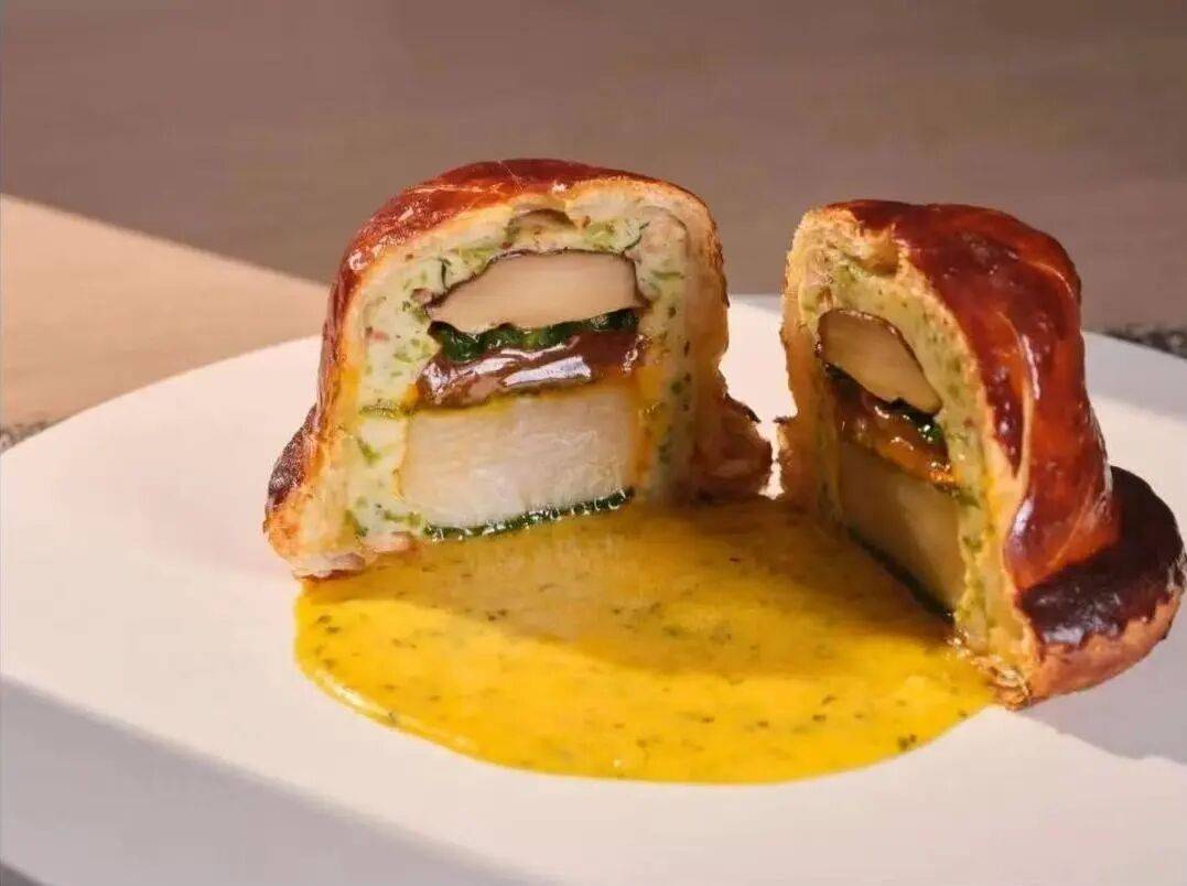 精致餐饮<strong></p>
<p>石油原油图片</strong>,以饭封神 | 商业头条No.94