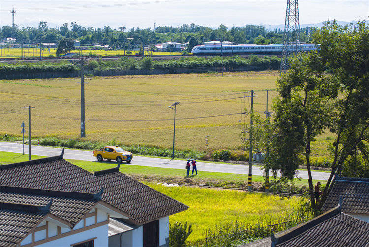 阖家团圆时<strong></p>
<p>今日原油价格走势</strong>,他们守护蓉城灯火