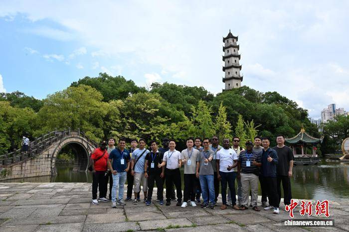 浙江海洋观察:温州何以成为国际导助航培训“优选地”<strong></p>
<p>今日原油价格走势</strong>?