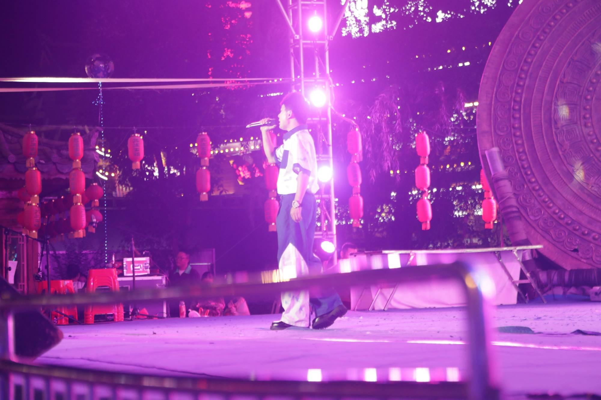 月映火塘 悦唱荔波<strong></p>
<p>今日原油价格走势</strong>！这场中秋音乐晚会点燃团圆夜