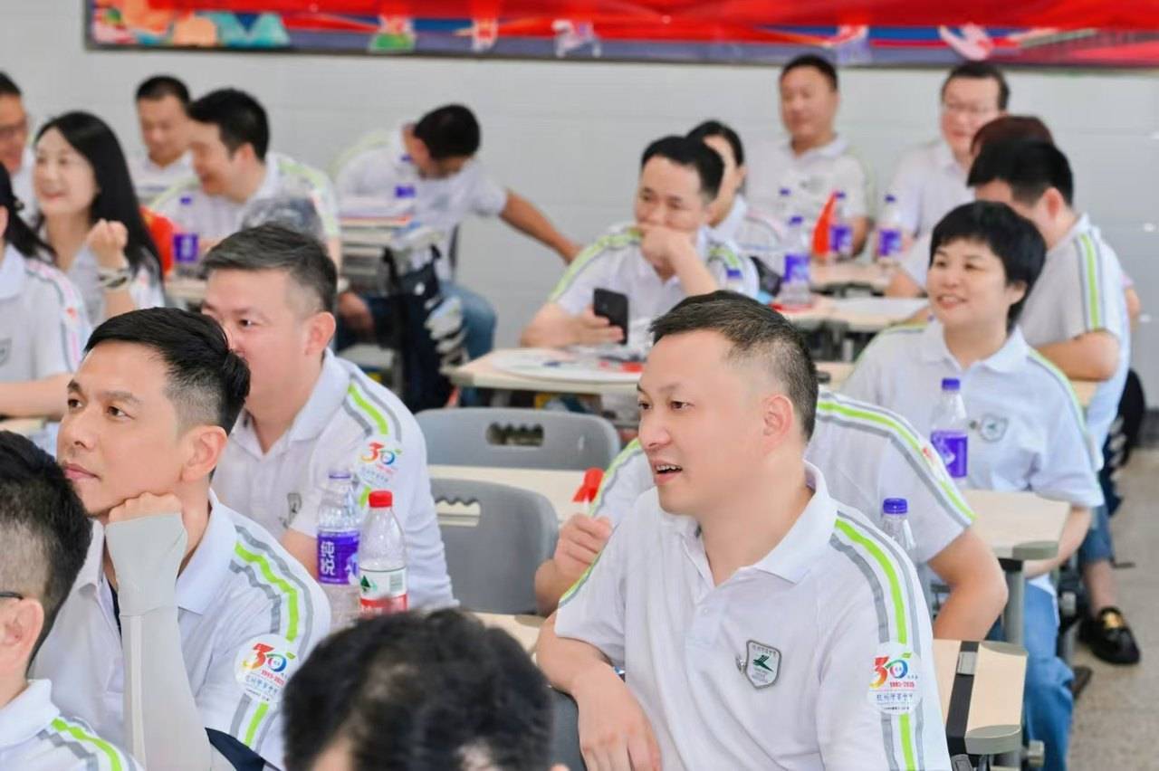 那个让老师骄傲的“调皮”班级!30年同学聚会<strong></p>
<p>原油令</strong>,还伴有一封来自贵州的感谢信