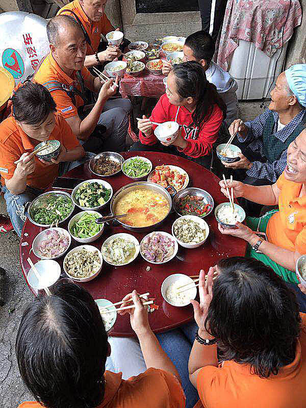 那个让老师骄傲的“调皮”班级!30年同学聚会<strong></p>
<p>原油令</strong>,还伴有一封来自贵州的感谢信