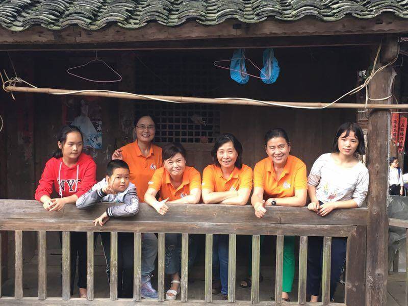 那个让老师骄傲的“调皮”班级!30年同学聚会<strong></p>
<p>原油令</strong>,还伴有一封来自贵州的感谢信