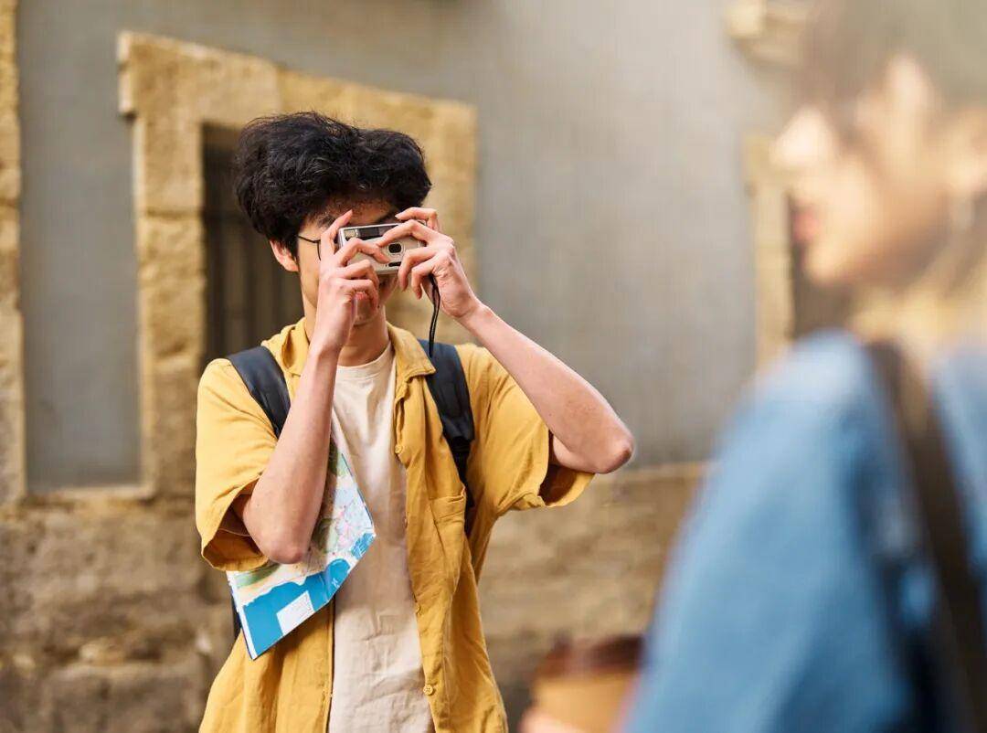 “出片式旅行”<strong></p>
<p>原油令</strong>,正在毁掉当代人的假期?