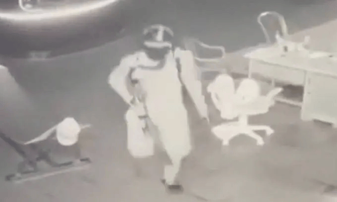 越南一家3口被枪杀<strong></p>
<p>国家原油</strong>，33岁男子被警方抓获，声称“为完成游戏任务”，抢走现金折合人民币140元