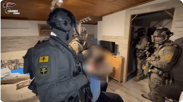 凯特患癌竟因辉瑞疫苗？伦敦4万被盗手机直飞香港<strong></p>
<p>国家原油</strong>，比贩毒暴利产业链曝光…