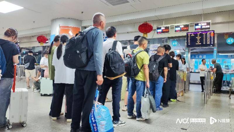 广州客运模式悄然转型:地铁口上车<strong></p>
<p>国家原油</strong>,“客运站+停靠点”结合