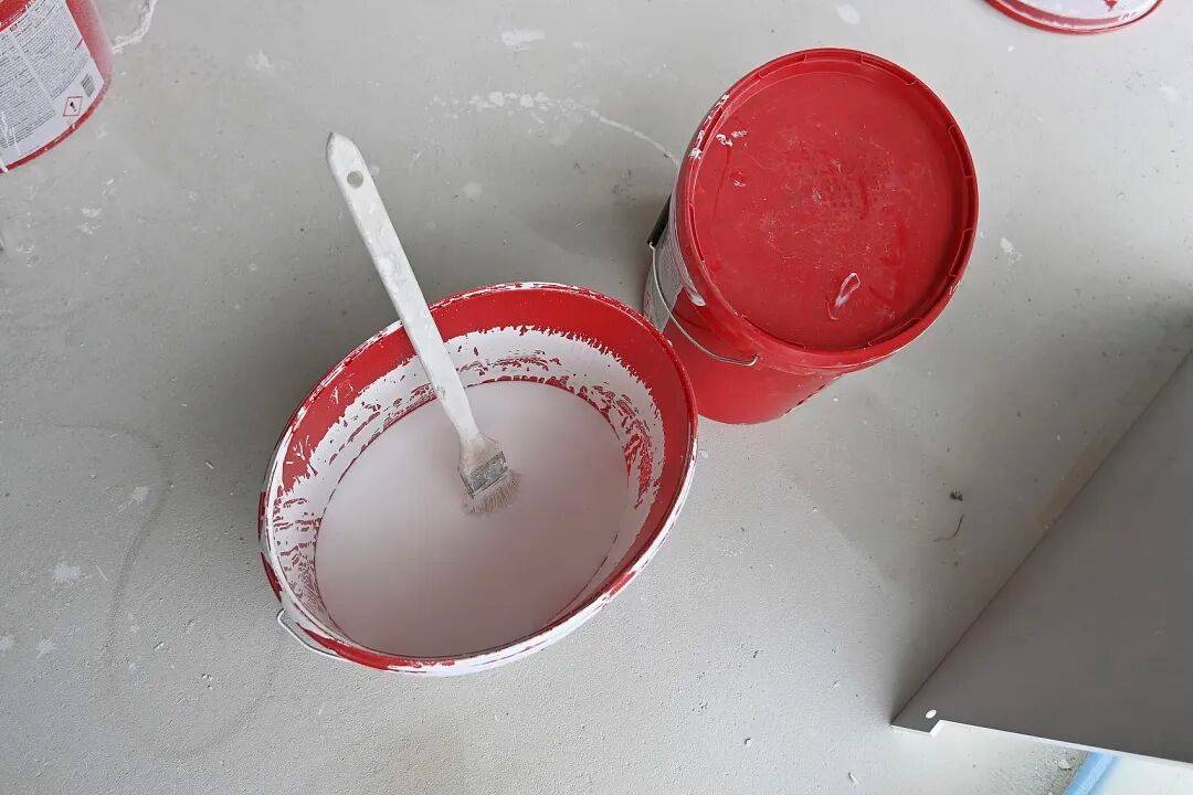 西安一名48岁油漆工地下室刷漆中毒<strong></p>
<p>原油户</strong>,抢救四天后离世,警方已介入