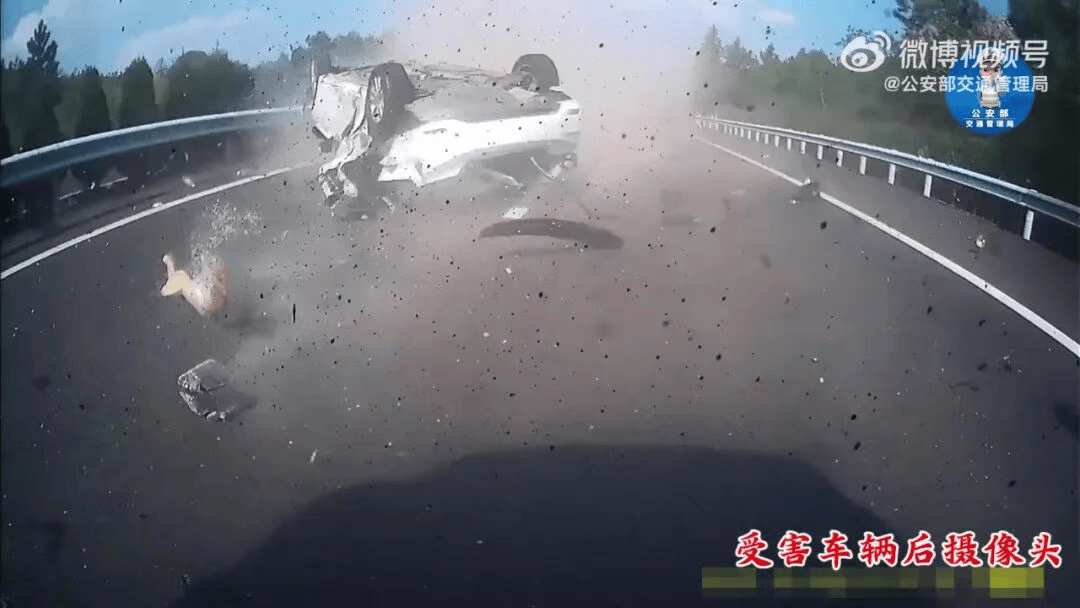 “我撒谎天打雷劈!”男子高速突然强行变道致翻车<strong></p>
<p>原油户</strong>,反诬赖对方