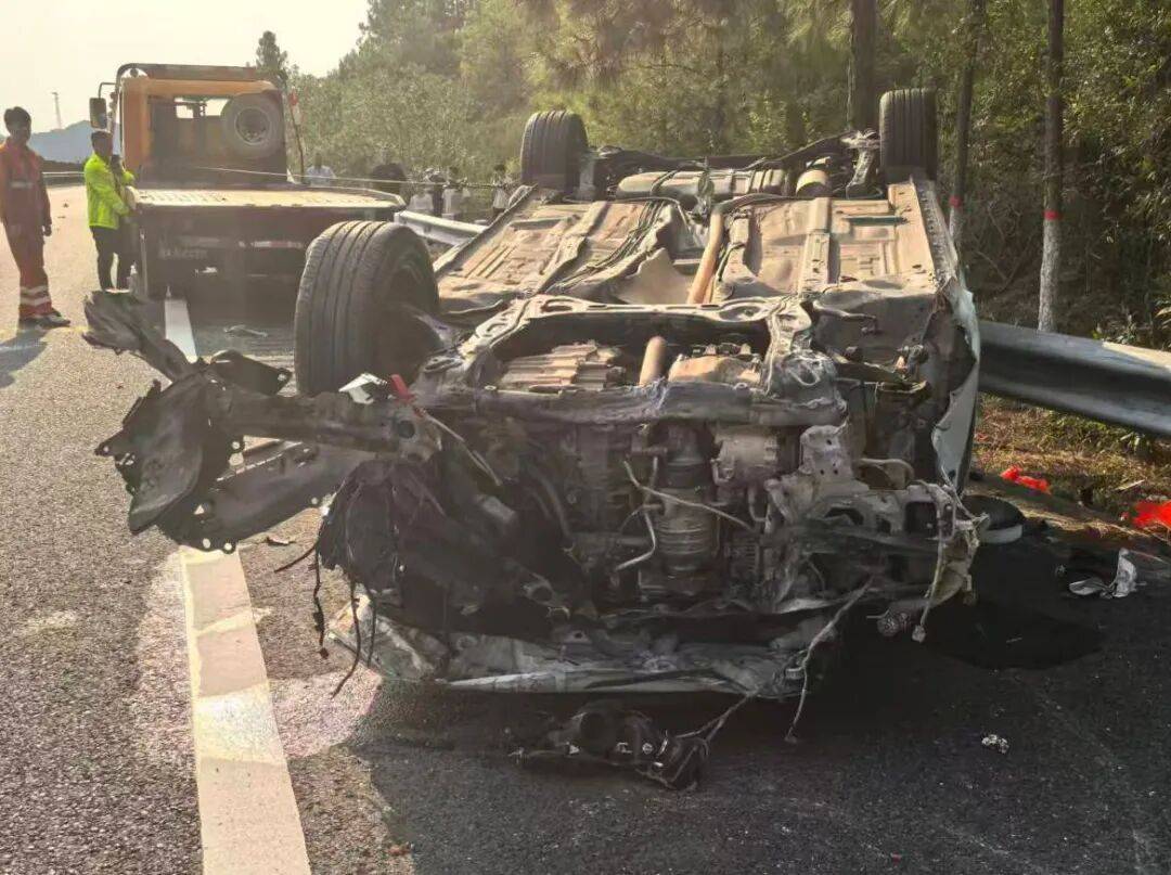 “我撒谎天打雷劈!”男子高速突然强行变道致翻车<strong></p>
<p>原油户</strong>,反诬赖对方