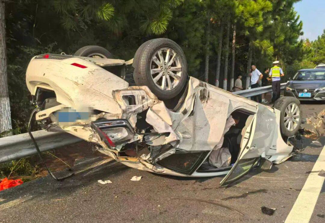 “我撒谎天打雷劈!”男子高速突然强行变道致翻车<strong></p>
<p>原油户</strong>,反诬赖对方