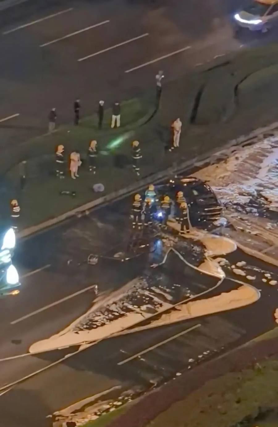 最新！成都SU7碰撞后燃烧司机死亡<strong></p>
<p>点差原油</strong>，小米股价暴跌超8%！客服最新回应