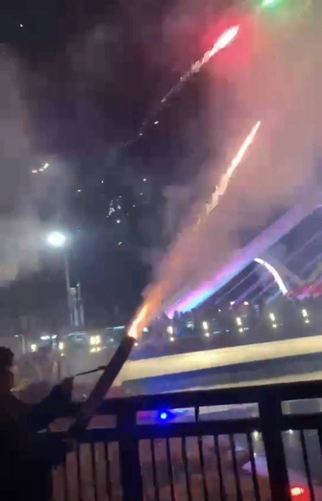 10岁男孩被烟花击中头部身亡<strong></p>
<p>点差原油</strong>，14岁嫌疑人被告上法庭，最新进展→