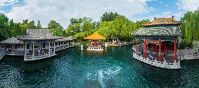 趵突泉地下水位突破30米大关<strong></p>
<p>点差原油</strong>!济南泉水进入最佳观赏季