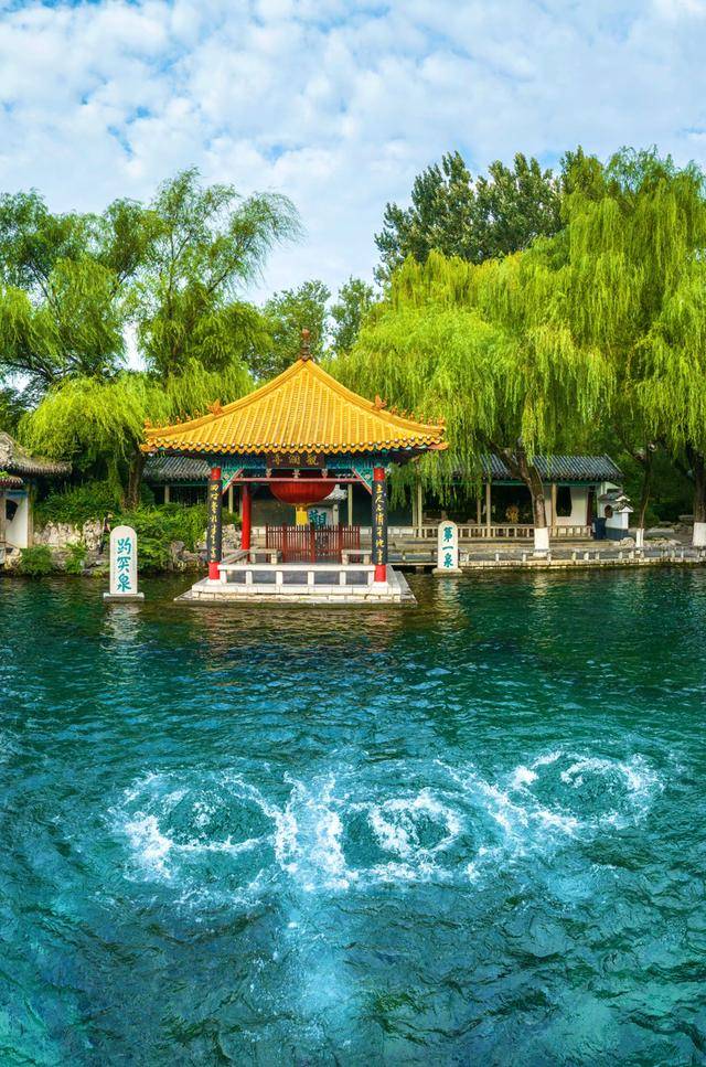 趵突泉地下水位突破30米大关<strong></p>
<p>点差原油</strong>!济南泉水进入最佳观赏季