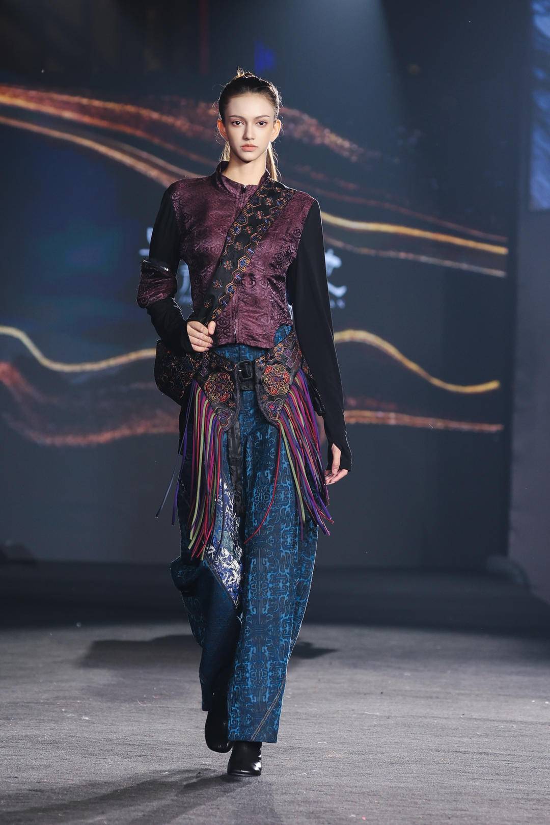 非遗惊艳、萌娃抢镜、大码模特出圈<strong></p>
<p>点差原油</strong>!南京国际时尚周看点太密