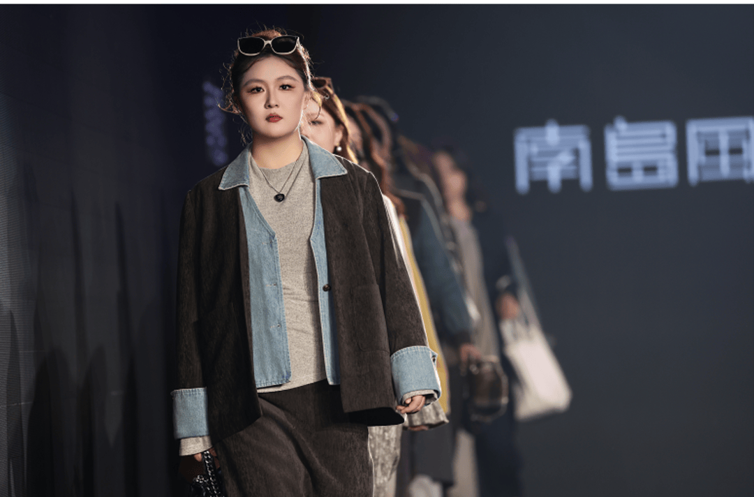 非遗惊艳、萌娃抢镜、大码模特出圈<strong></p>
<p>点差原油</strong>!南京国际时尚周看点太密