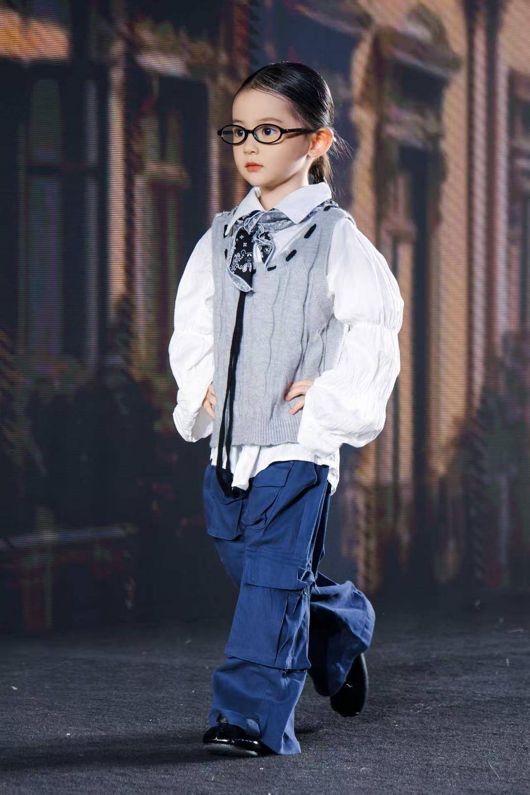 非遗惊艳、萌娃抢镜、大码模特出圈<strong></p>
<p>点差原油</strong>!南京国际时尚周看点太密