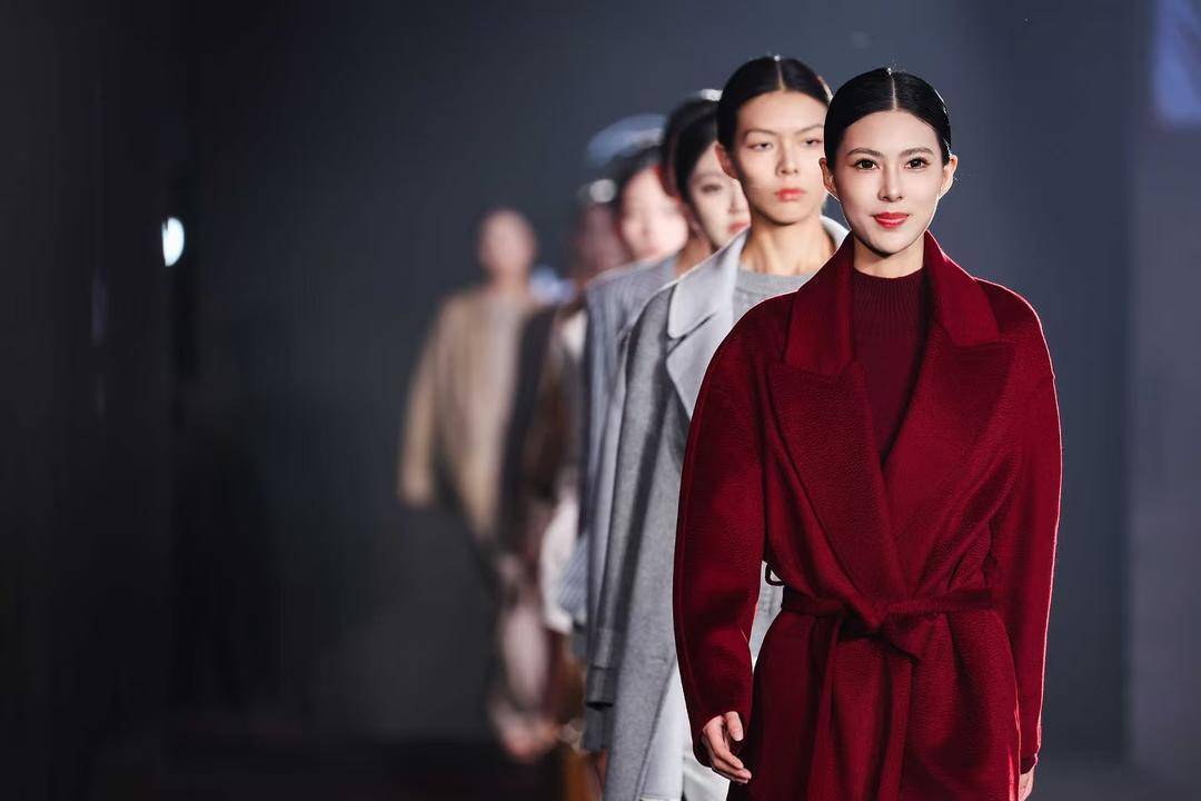 非遗惊艳、萌娃抢镜、大码模特出圈<strong></p>
<p>点差原油</strong>!南京国际时尚周看点太密