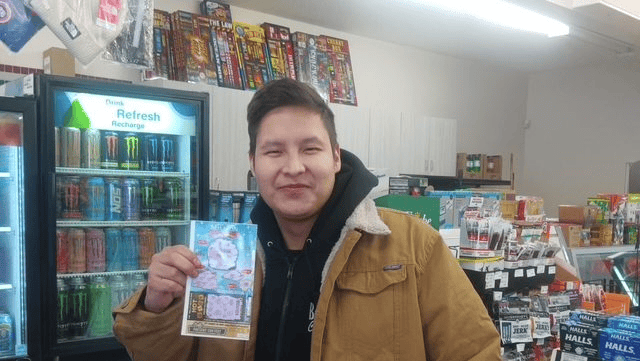 加拿大一男子中了100万美元后失踪<strong></p>
<p>点差原油</strong>，家人发现他的车内有血迹