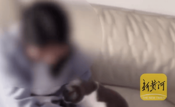 初三女孩家门口遭同班男同学杀害，行凶者谎称“因见义勇为受伤”，被害人母亲发声→