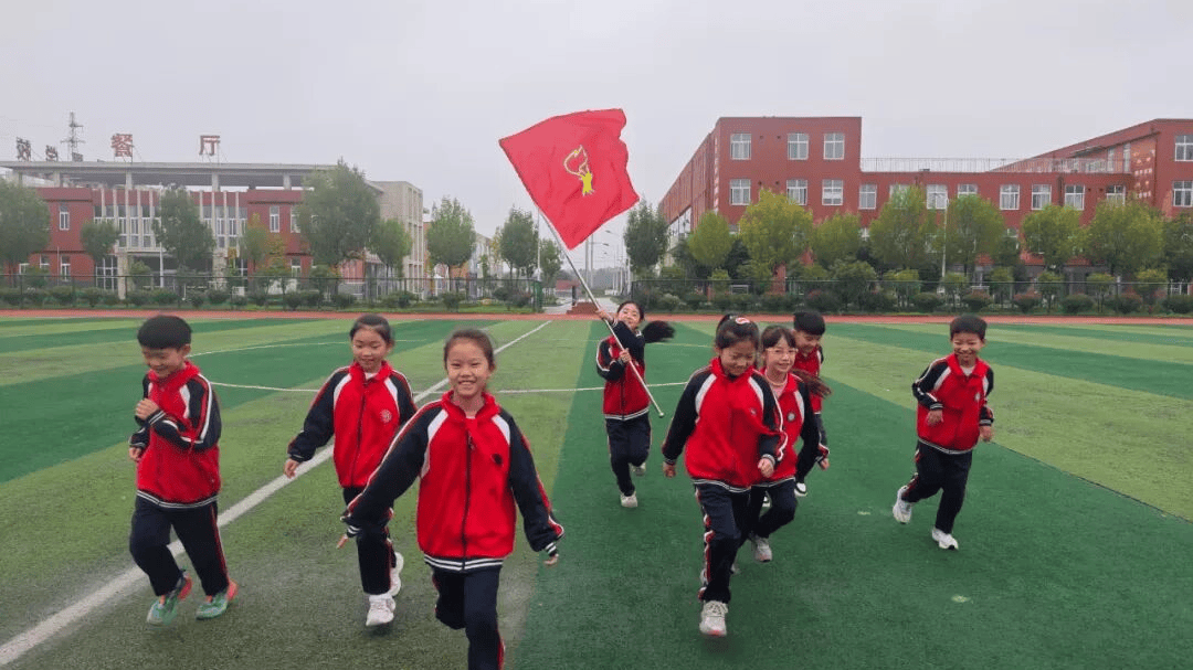 金乡县各级少先队组织广泛开展建队节主题活动