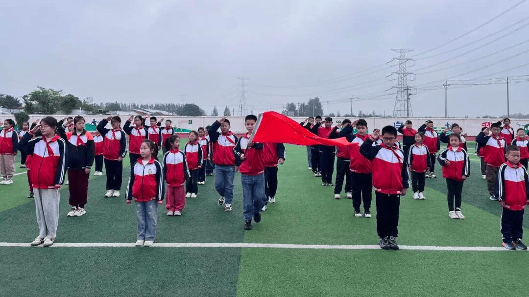 金乡县各级少先队组织广泛开展建队节主题活动