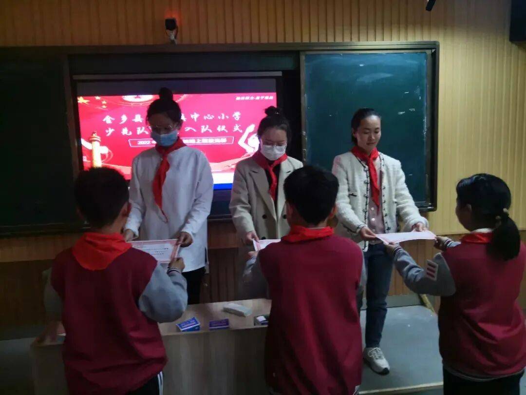 金乡县各级少先队组织广泛开展建队节主题活动