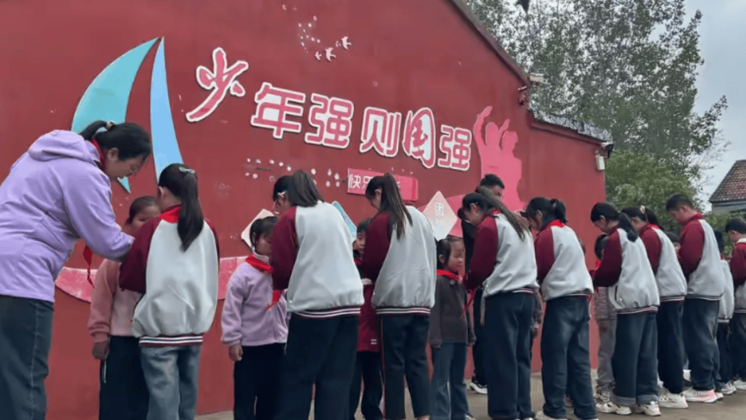 金乡县各级少先队组织广泛开展建队节主题活动