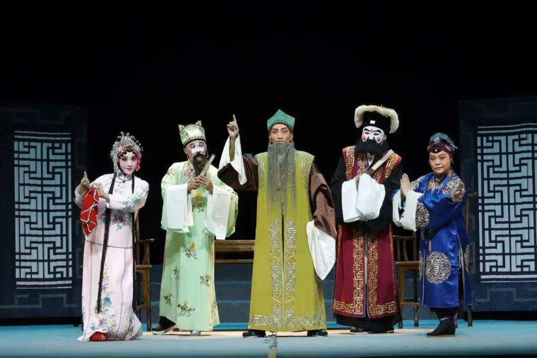 展现云南传统戏曲魅力<strong></p>
<p>现货原油诈骗</strong>!玉溪作品《先生好茶》亮相全国舞台