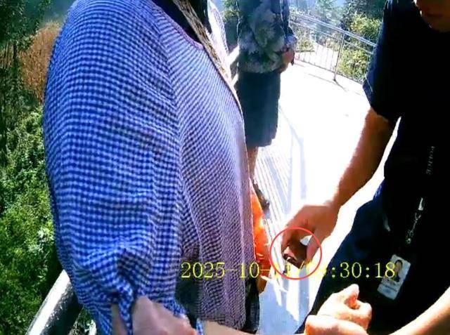 100斤玉米上秤秒变60斤?贵州一村民遭“鬼秤”骗粮!民警出手<strong></p>
<p>原油今日走势</strong>,5人被拘