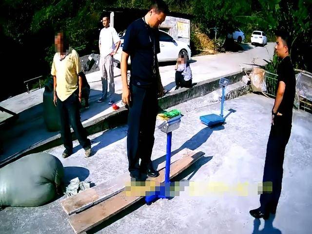 100斤玉米上秤秒变60斤?贵州一村民遭“鬼秤”骗粮!民警出手<strong></p>
<p>原油今日走势</strong>,5人被拘