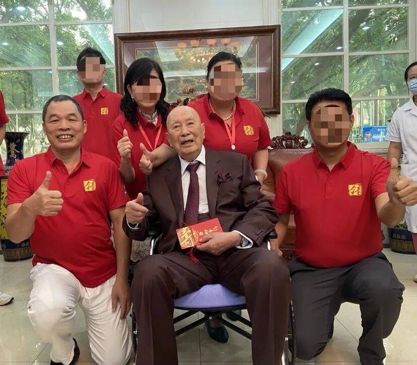 百岁院士声明“蹭合影”背后:双方交涉长达一年<strong></p>
<p>原油今日走势</strong>,均称付诸法律