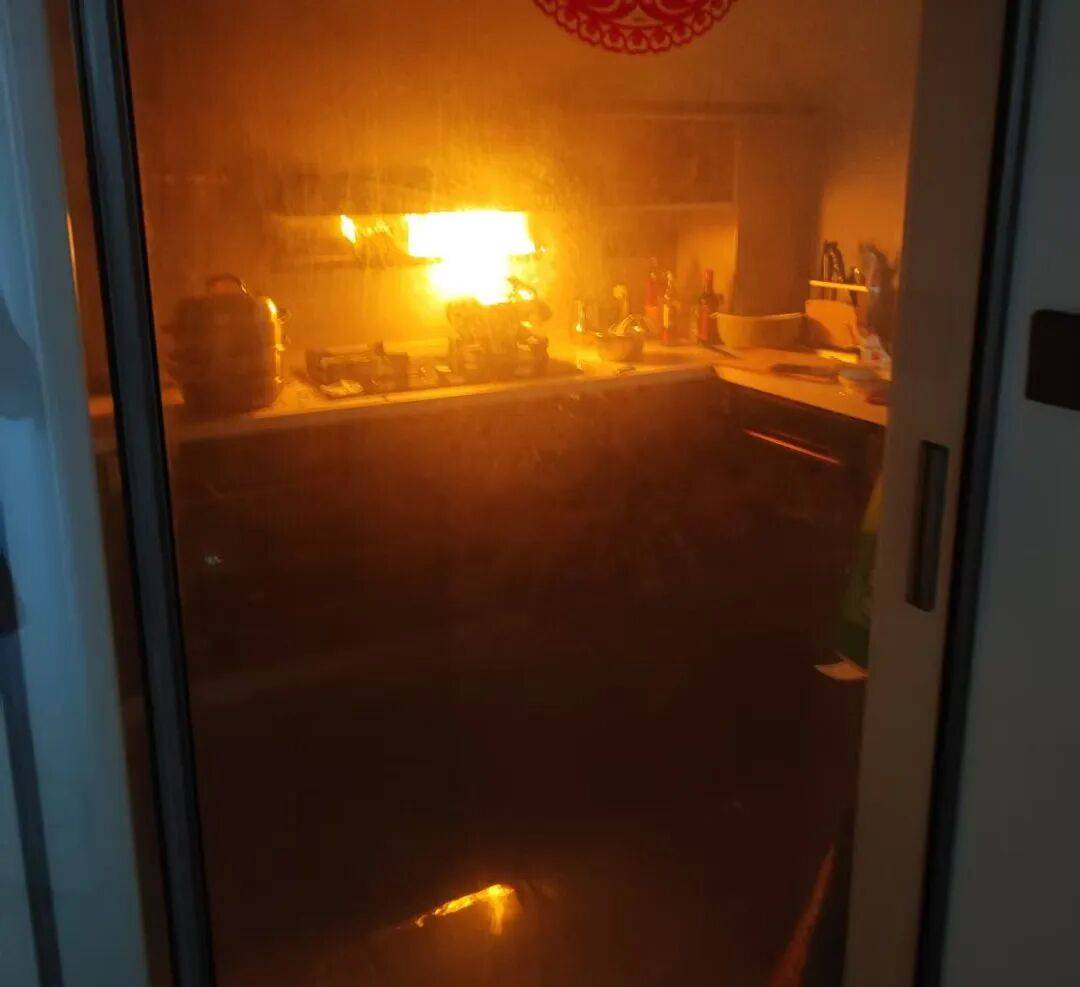 以案为鉴 | 家中起火前<strong></p>
<p>原油今日走势</strong>，他们都曾接到一通电话……