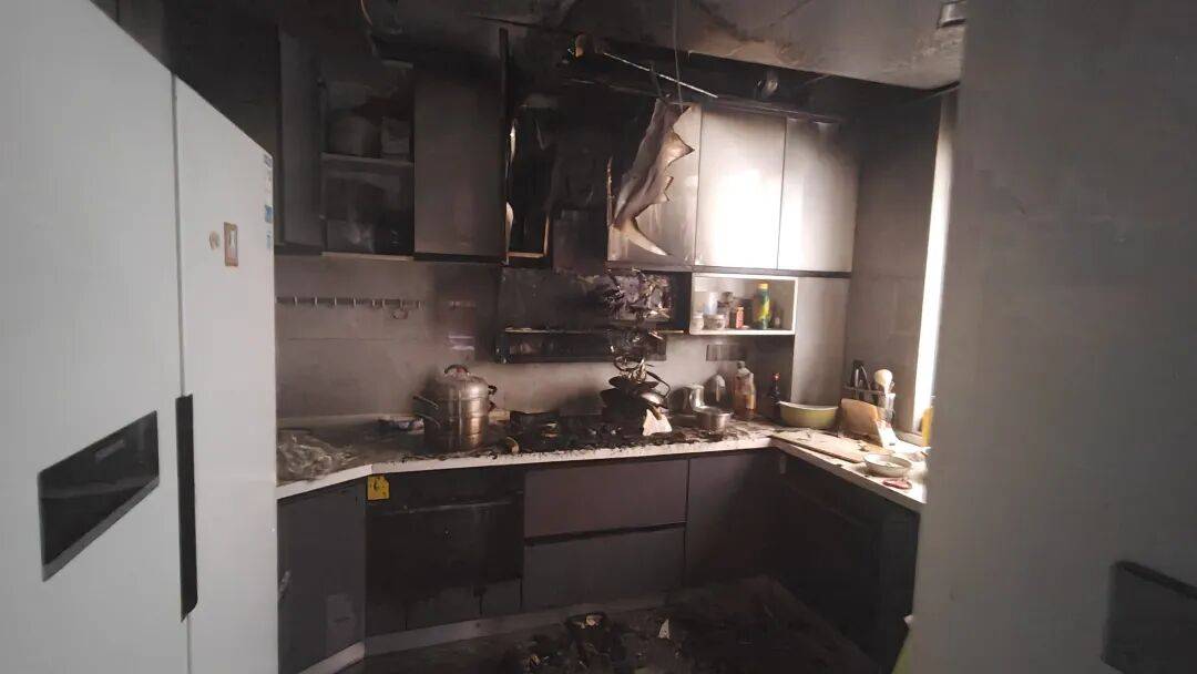 以案为鉴 | 家中起火前<strong></p>
<p>原油今日走势</strong>，他们都曾接到一通电话……