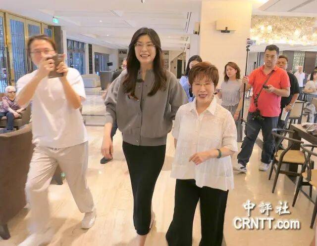 到底支持谁当党主席？当着郑丽文的面<strong></p>
<p>魔兽世界原油</strong>，洪秀柱说出了自己的答案