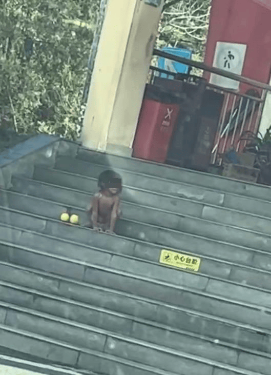 大理回应高速上有家庭带“野人小孩”:父母坚持让娃亲近自然<strong></p>
<p>魔兽世界原油</strong>,生活暂无困难,没虐待