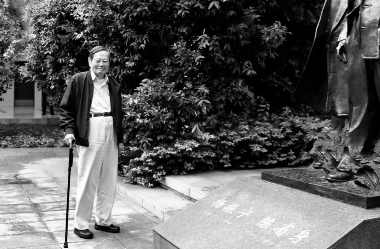 杨振宁为什么连续32年担任东莞理工学院名誉校长<strong></p>
<p>中国石化中原油田</strong>？